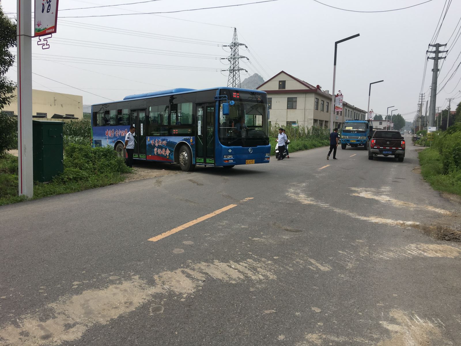 公交集團(tuán)公交事業(yè)一部開展線路安全排查